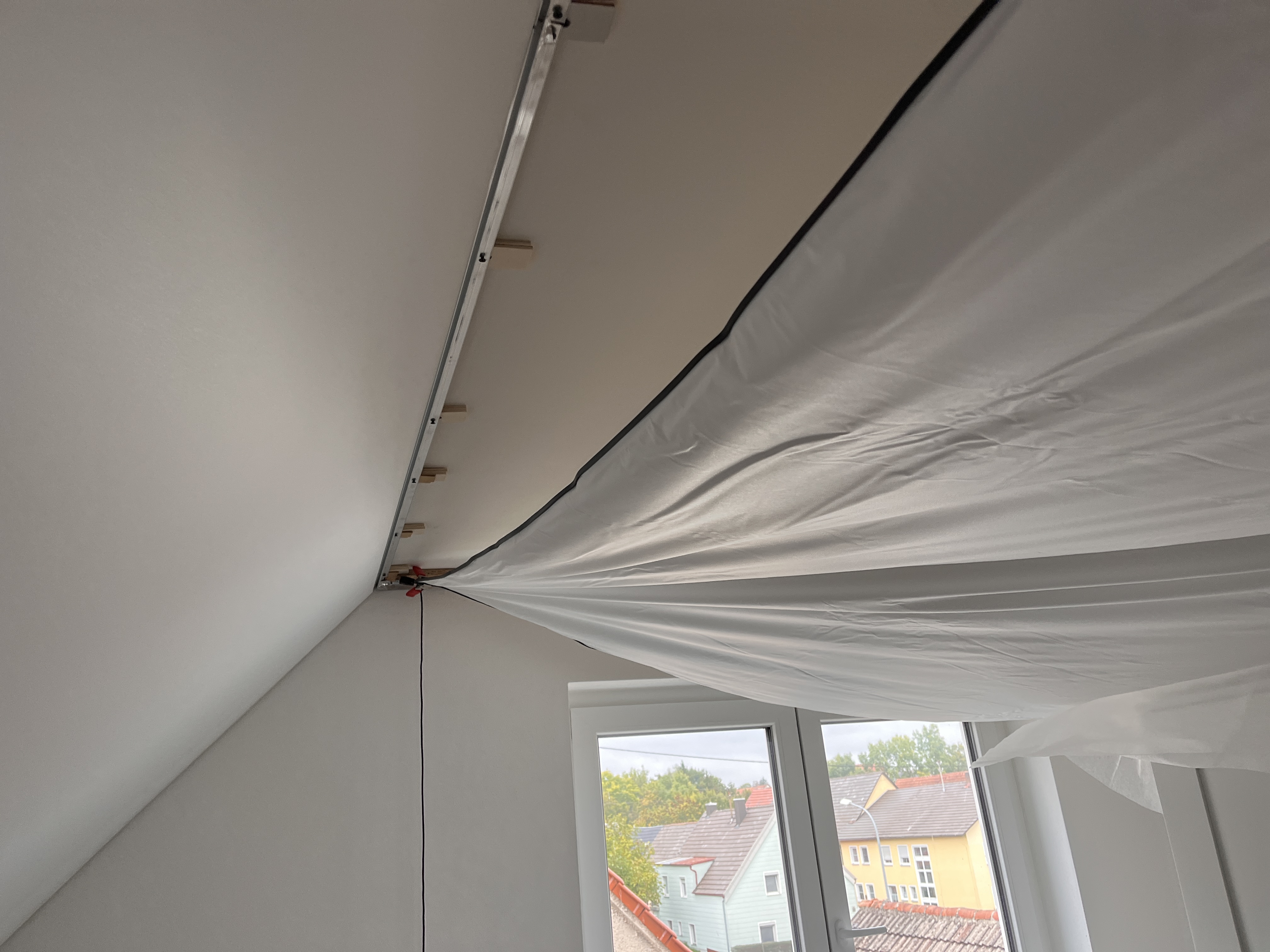 PVC-Folie spannen bei 40-50°C – perfekt glatte Deckenoberfläche